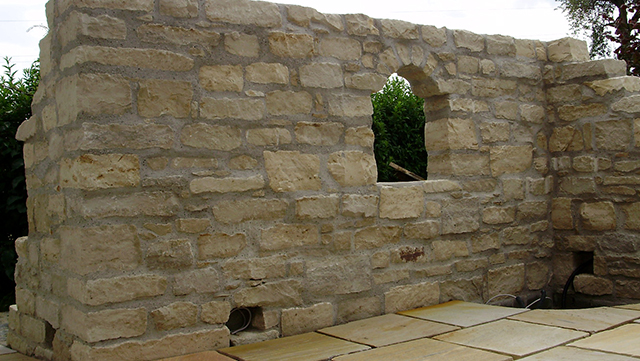 Terasse mit Mauer